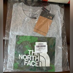 NEW The North Face Boxed-in Graphic Tee - Light Heather Gray